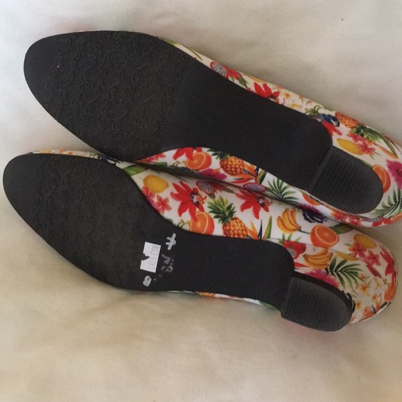 *NEW Soft Style Hush Puppies pumps Fruit Floral - Picture 6 of 6